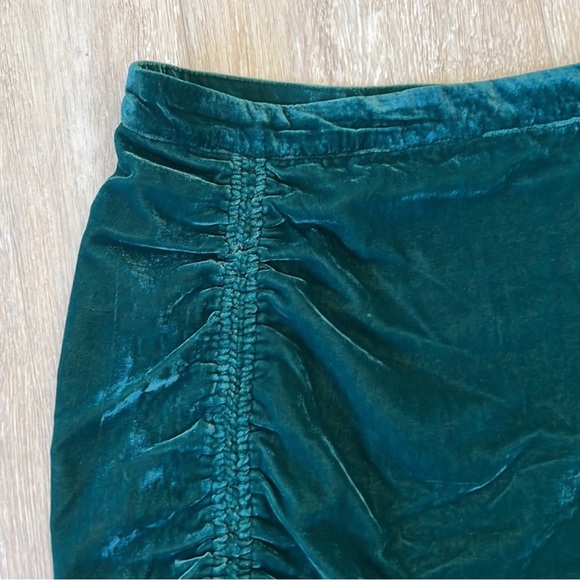 Free People Viviane esmeralda green velvet skirt size 4 NWT - Picture 3 of 6